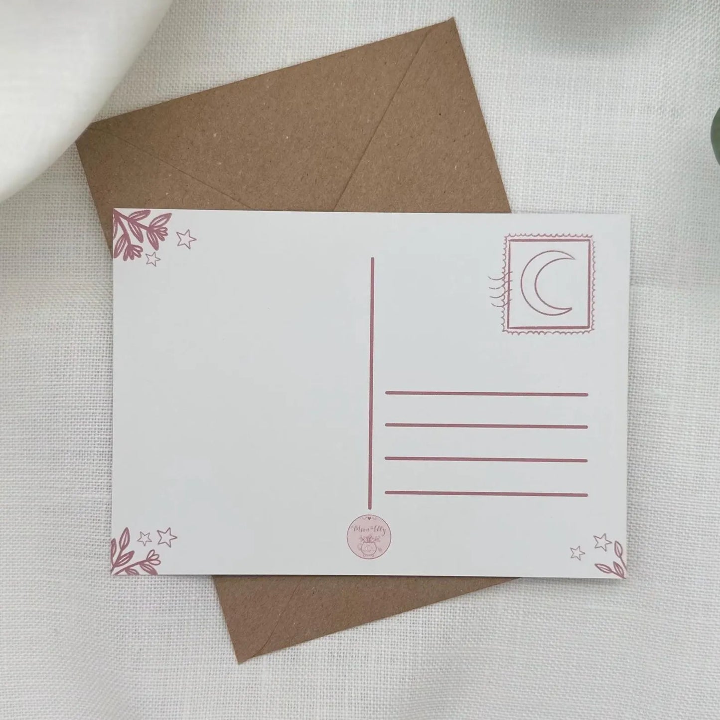 Magische Wecker - Postkarte - Hexe beim Lesen - Achtsamkeit und Zeit für dich