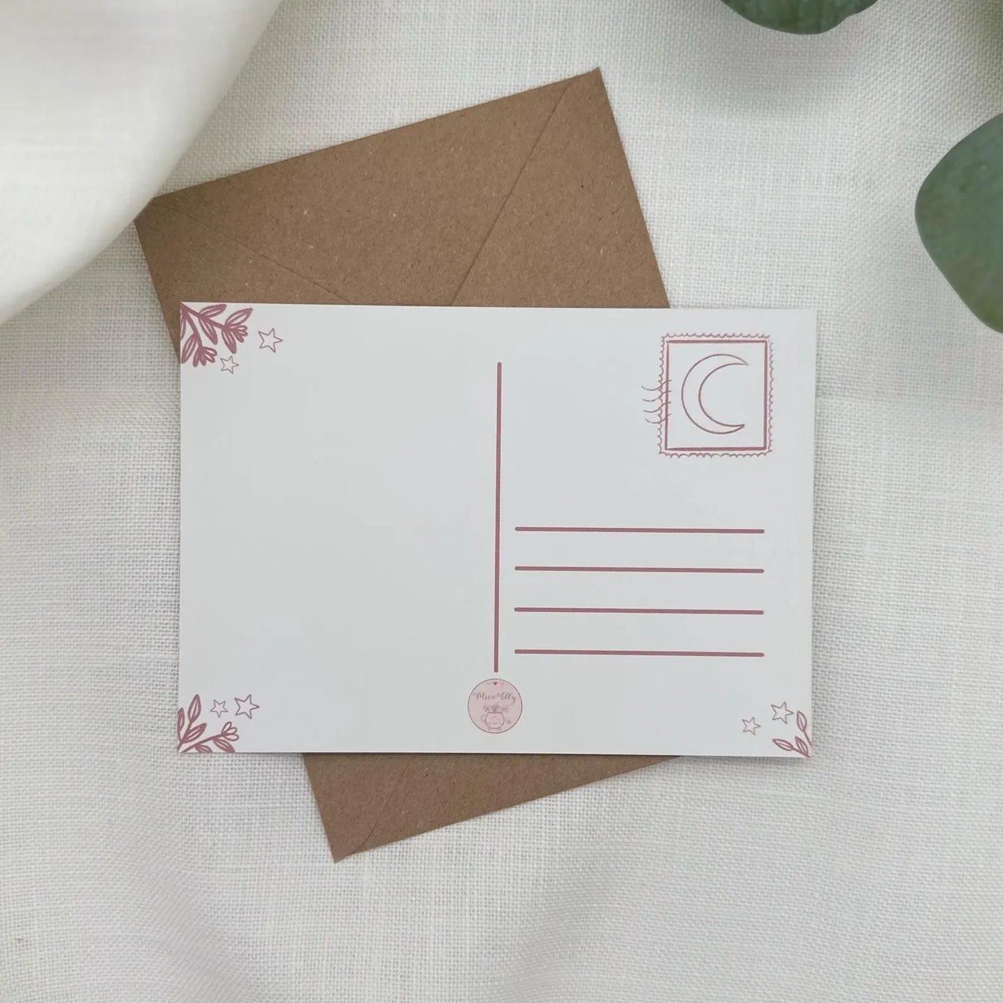 Postkarte Hexe meditiert gemütlich - Achtsamkeit Illustration DIN A6 - Magische Selfcare mit Gespenst