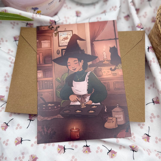 Küchenhexe bei Kerzenschein – Gemütliche Hexen Postkarte mit schwarzer Katze | Cottagecore Illustration