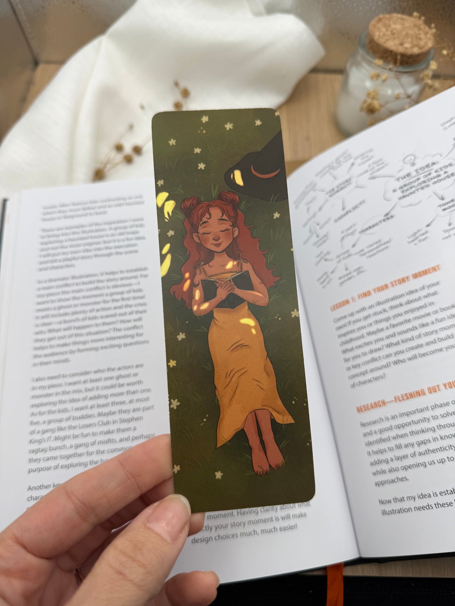 Cozy Witch Lesezeichen – Entspannende Buchillustration – Hygge Stimmung – Geschenk für Leser