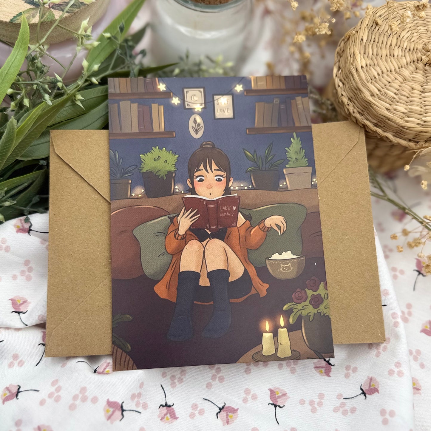 Cozy Reading Postkarte – Self Care Illustration – Bücherliebe – Dark Romance – Hygge Art Print – Geschenk für Leser