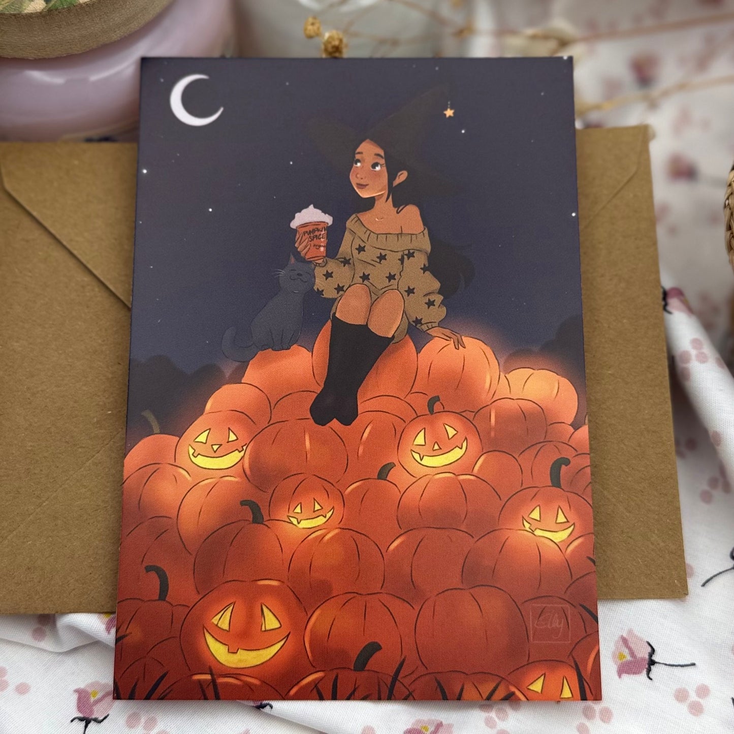 Cozy Halloween Postkarte mit Hexe & Katze | Pumpkin Spice Herbst Illustration | Autumn Vibes | Geschenk für Bücherliebhaber