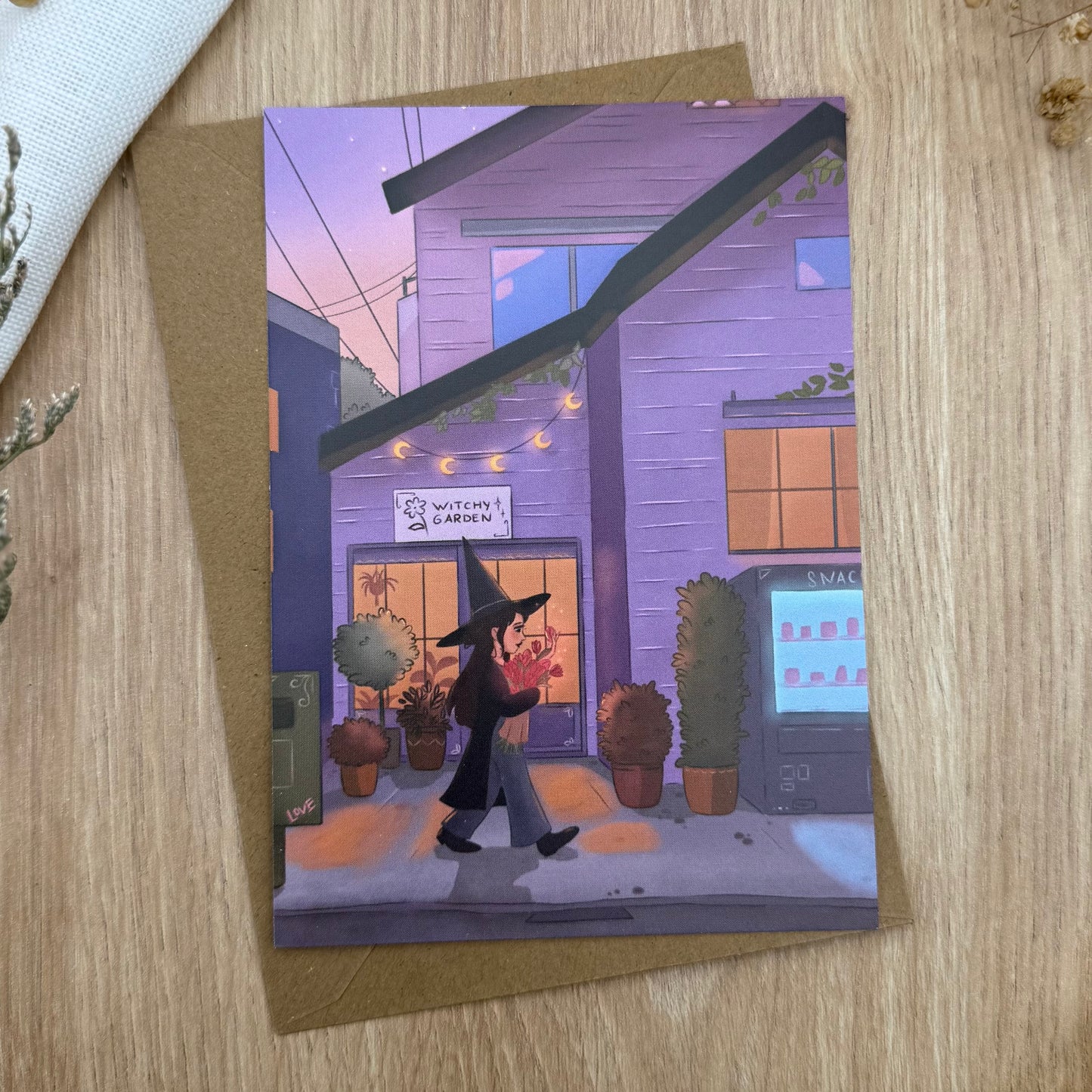 Witchy Garden – Hexe mit Blumen bei Abenddämmerung | Magische Illustration Postkarte