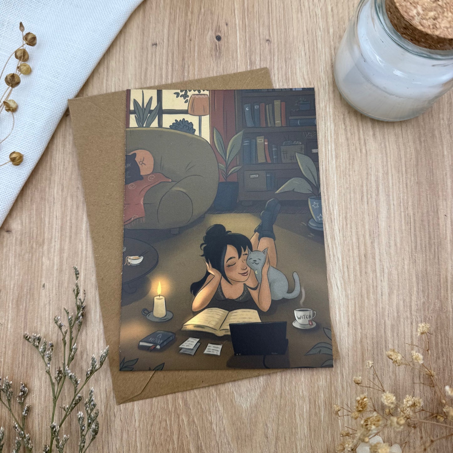 Lesende Hexe mit Katze – Cozy Witch Illustration | Achtsamkeits-Postkarte | Ruhe & Safespace Art