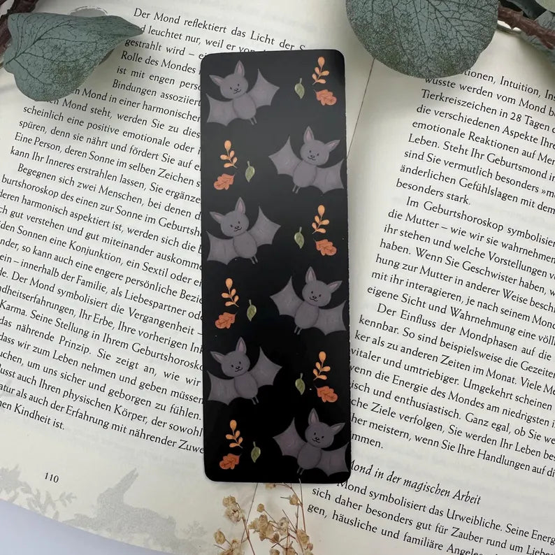 Fledermaus Lesezeichen mit Herbstblättern