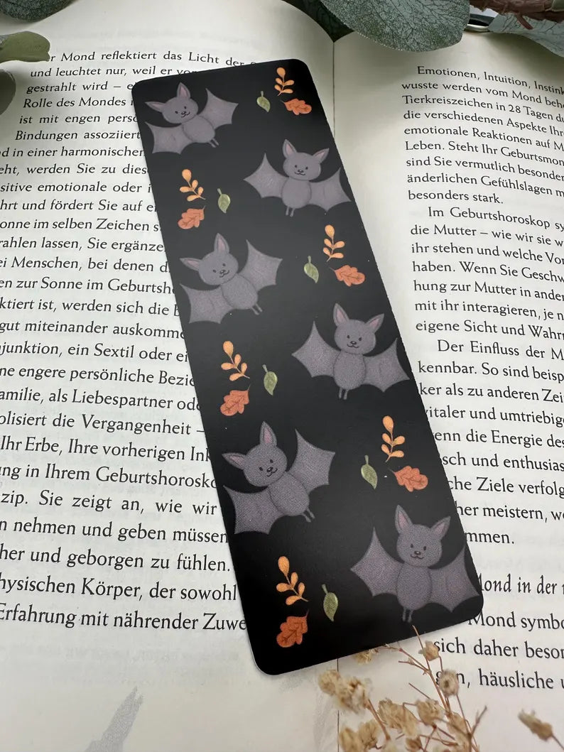 Fledermaus Lesezeichen mit Herbstblättern