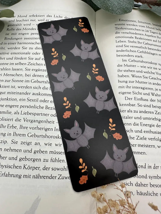 Fledermaus Lesezeichen mit Herbstblättern