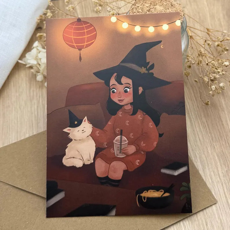 Postkarte ‚Hexenzauber‘ – gemütliche Illustration mit Katze, Magie & Lichterglanz