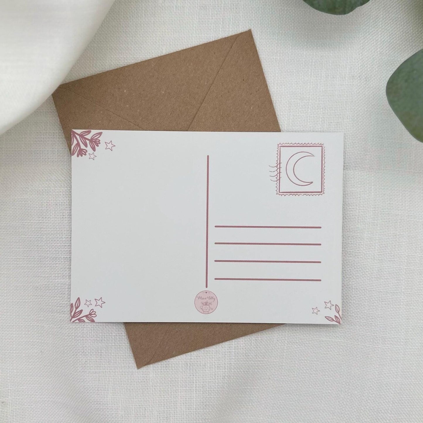 Magischer Einkauf- Hexe im Zauberladen | A6 Postkarte für Bücherliebhaber:innen