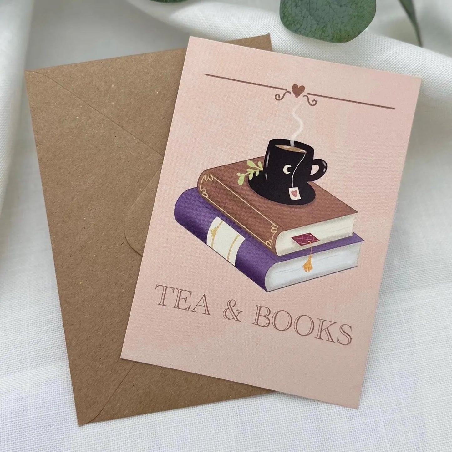 Bücherwurm Postkarte - Lesemotiv mit Tee - A6 Illustration