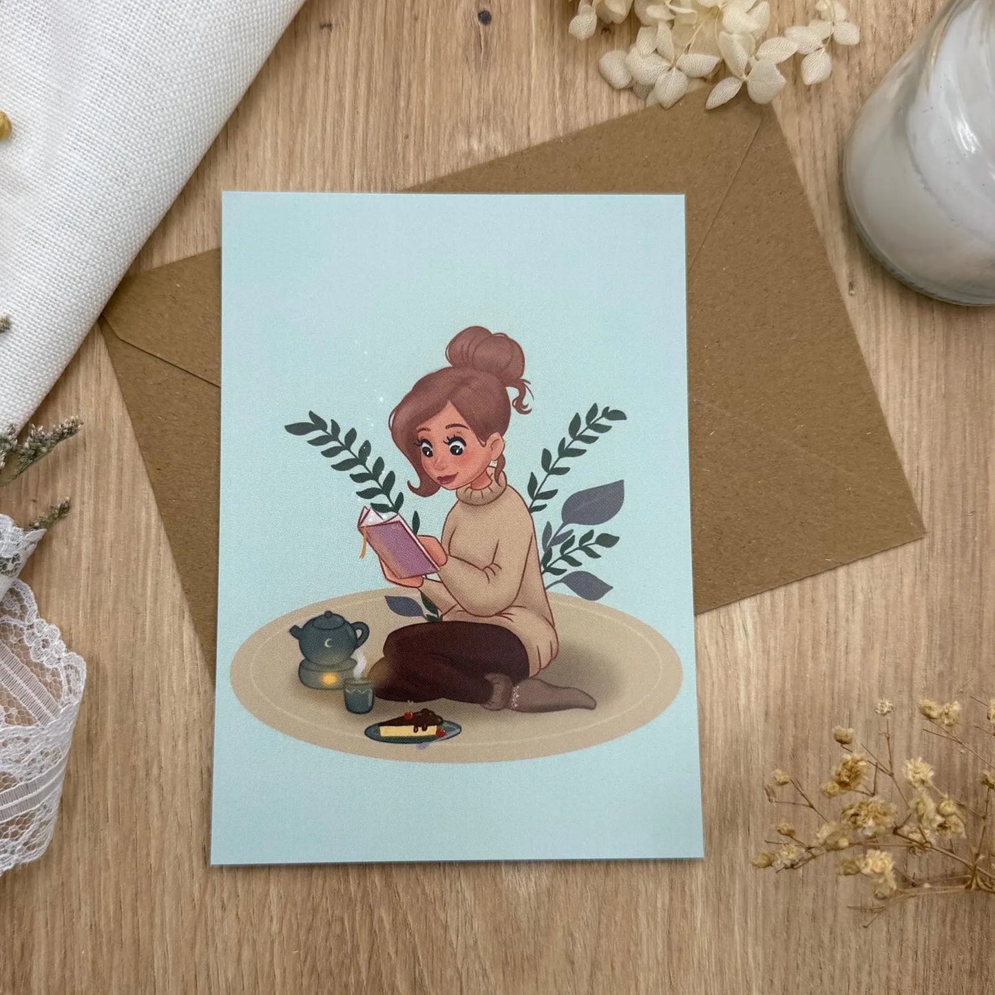 Bücherwurm beim Teeritual- Entspannte Lese- Postkarte A6