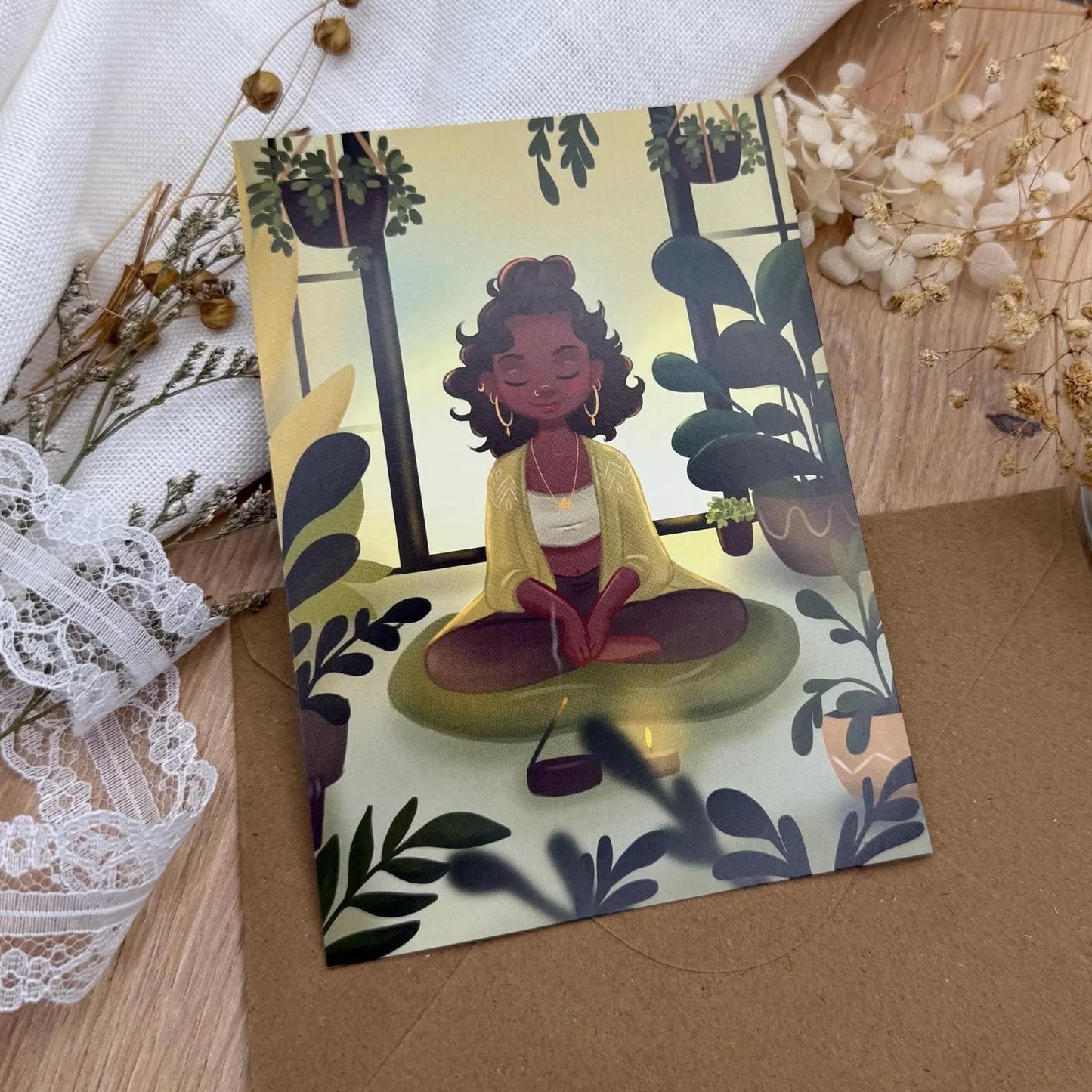 Postkarte Yoga mit Pflanzen  - Achtsamkeit auf der Matte im Urban Jungle Illustration DIN A6