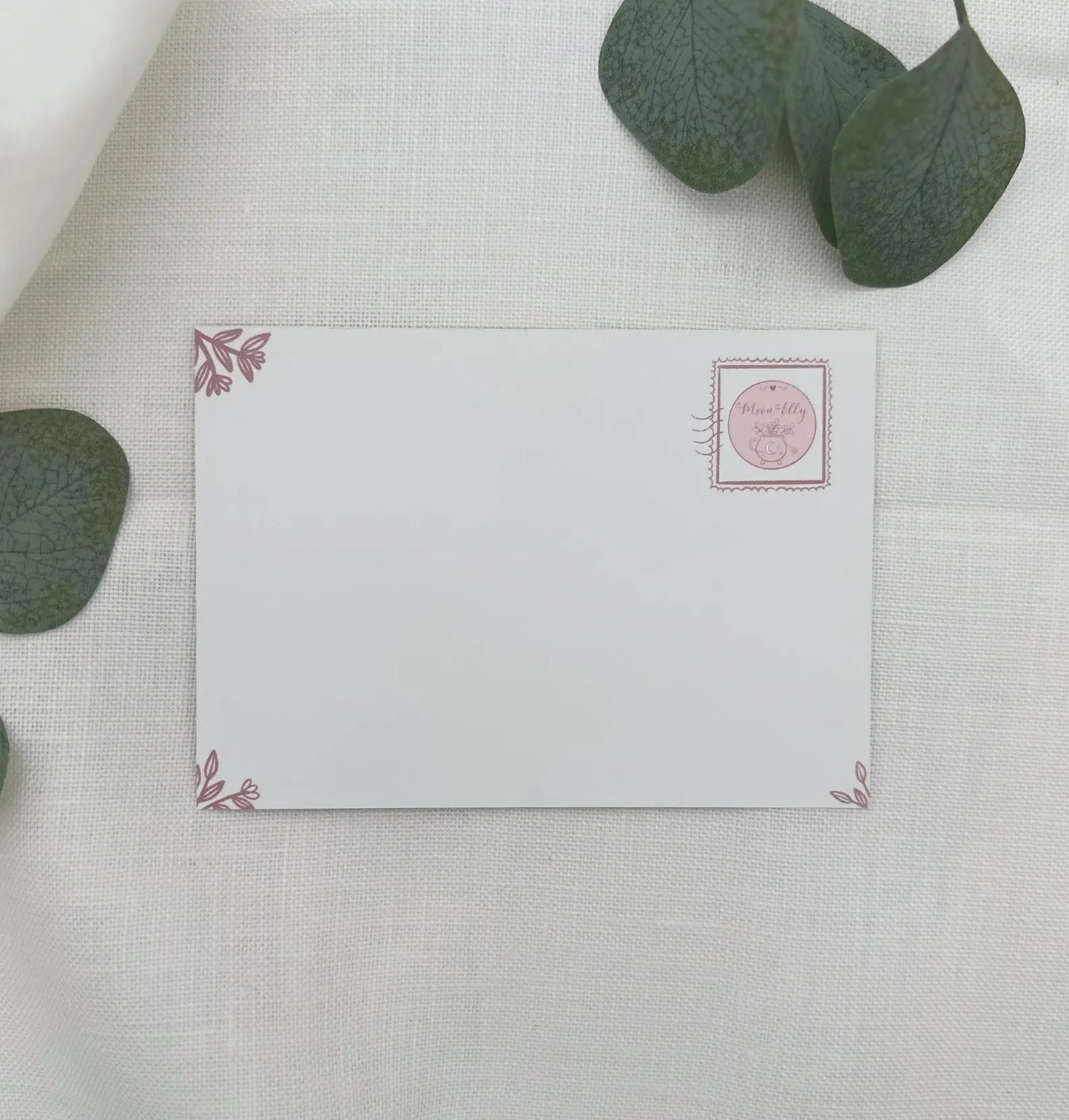 Postkarte Buchladen im Herbst - Bücherwurm Illustration A6 | Cozy Herbstkunst mit Leseglück