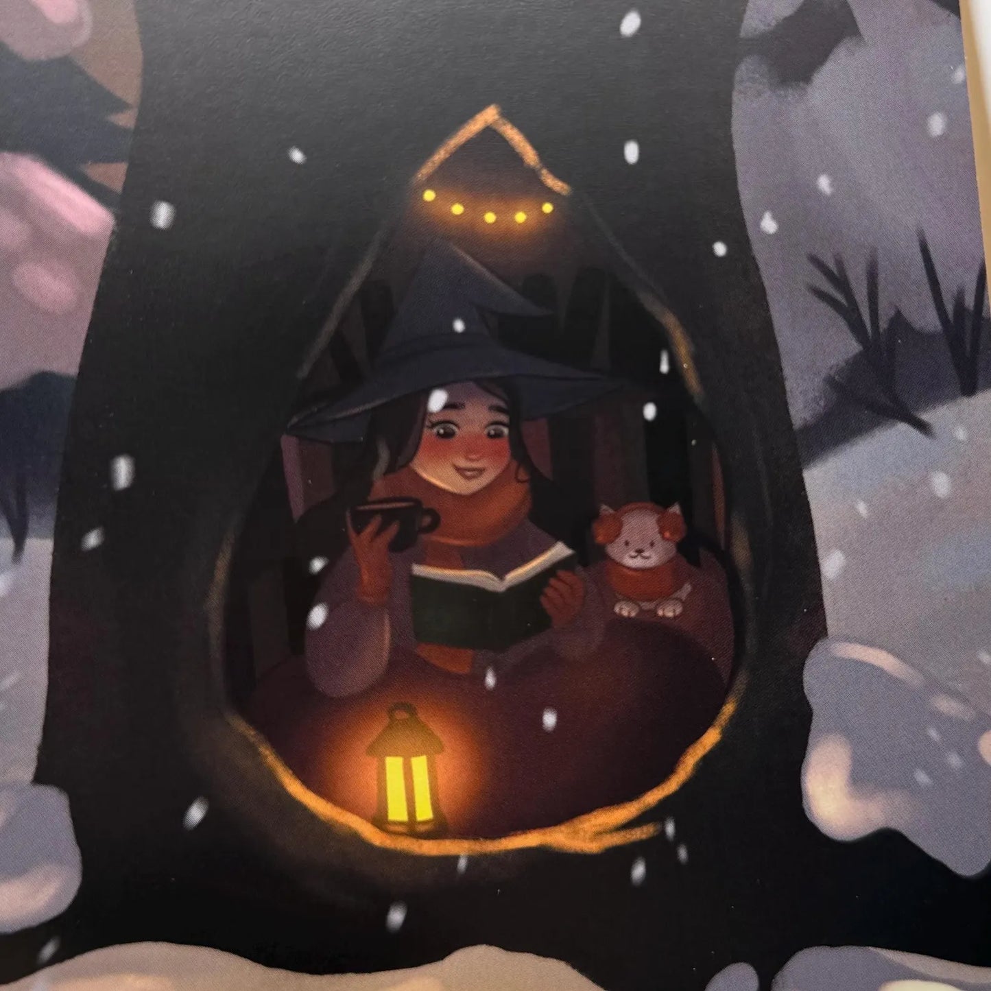 Ein Licht im Schnee – Winterliche Hexen-Postkarte