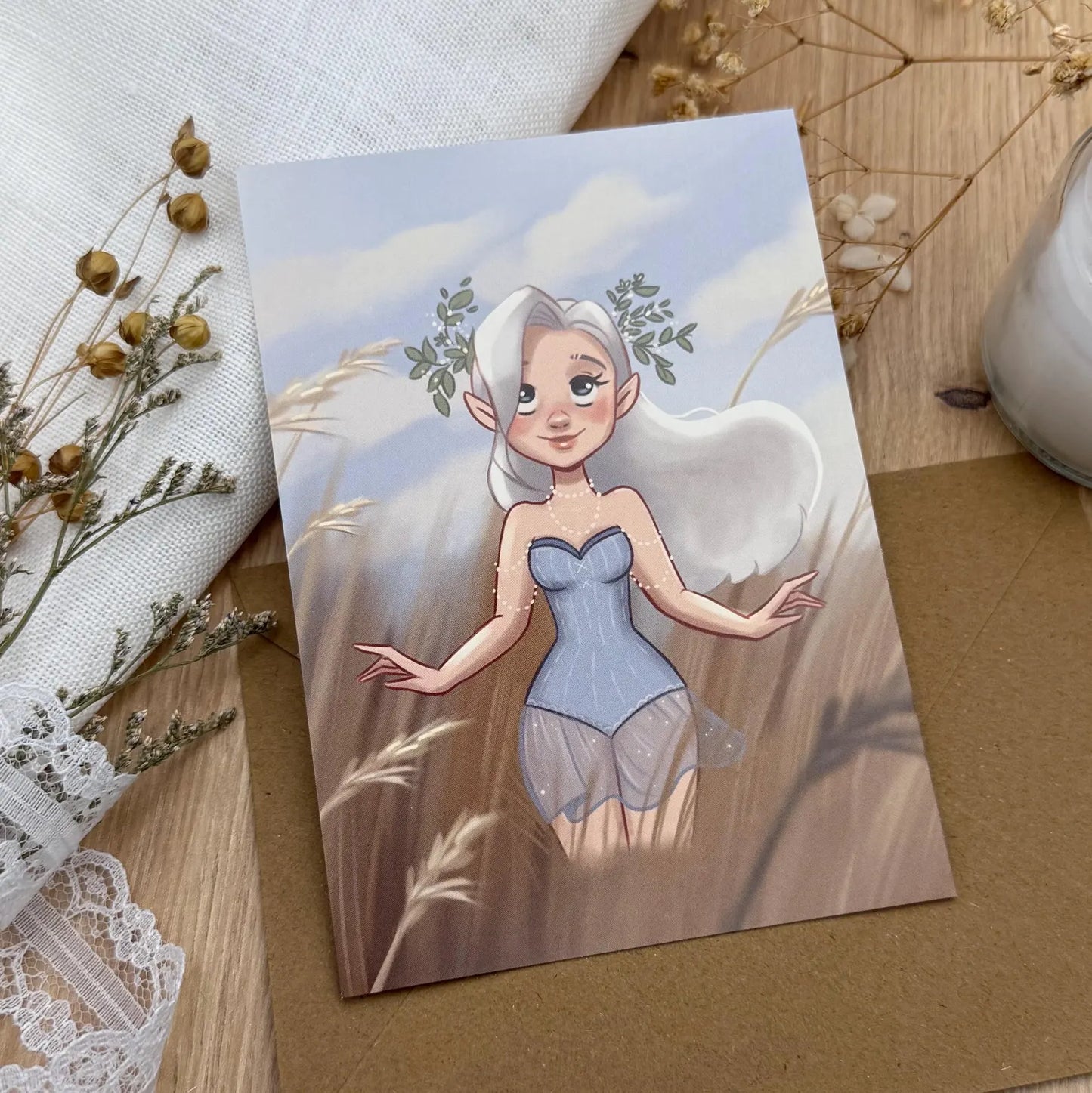 Elfen Postkarte – Zarte Fantasy Illustration mit Blumen | Achtsamkeit Karte für Ruhe & Naturverbundenheit