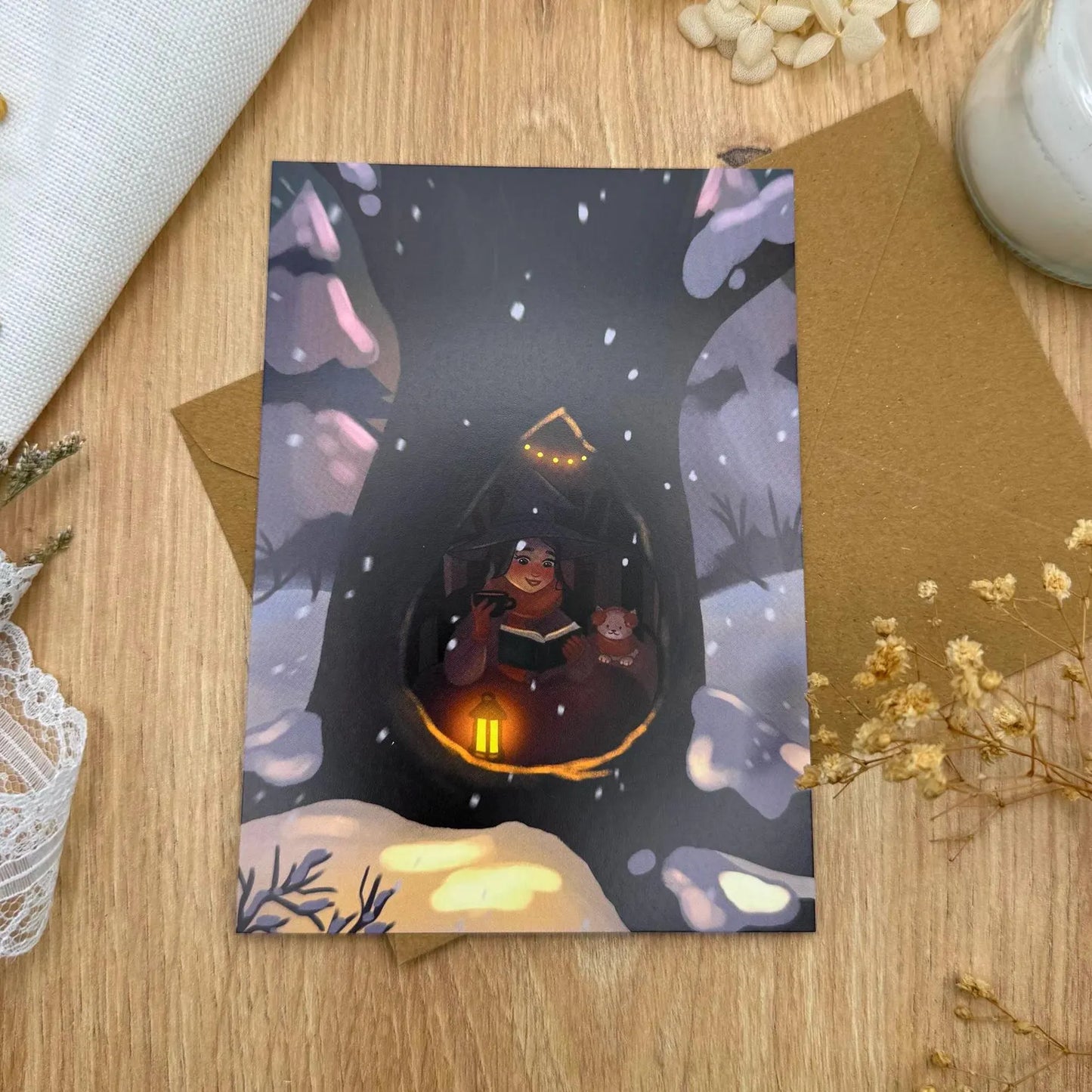 Ein Licht im Schnee – Winterliche Hexen-Postkarte